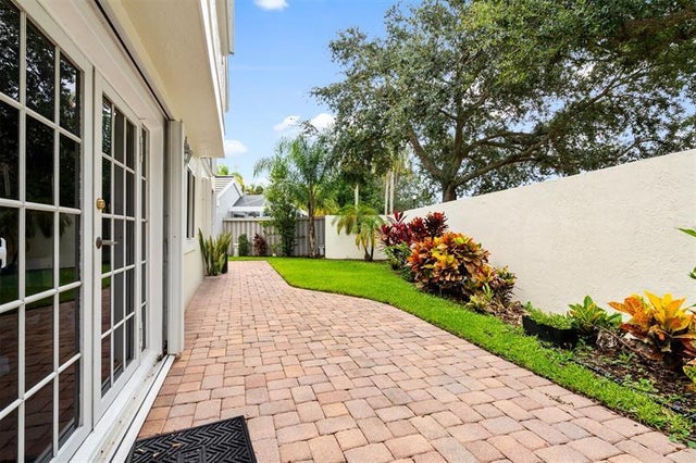 3 of 38 - 8 Governors Ct, Palm Beach Gardens, FL