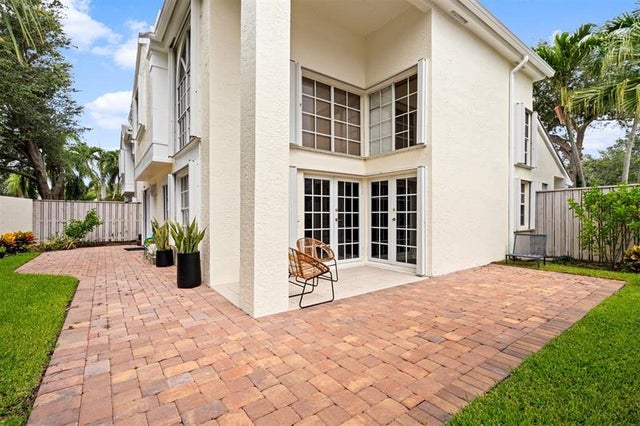 4 of 38 - 8 Governors Ct, Palm Beach Gardens, FL