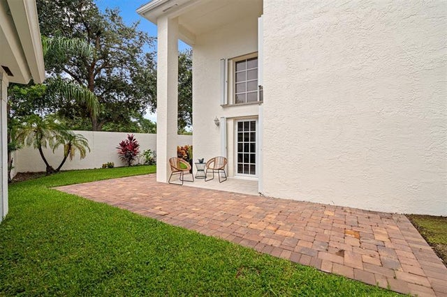 5 of 38 - 8 Governors Ct, Palm Beach Gardens, FL