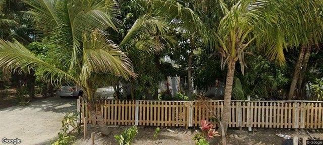 1 of 4 - 1141 S Ridge Rd, Lantana, FL