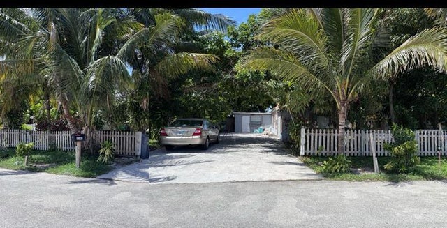 3 of 4 - 1141 S Ridge Rd, Lantana, FL