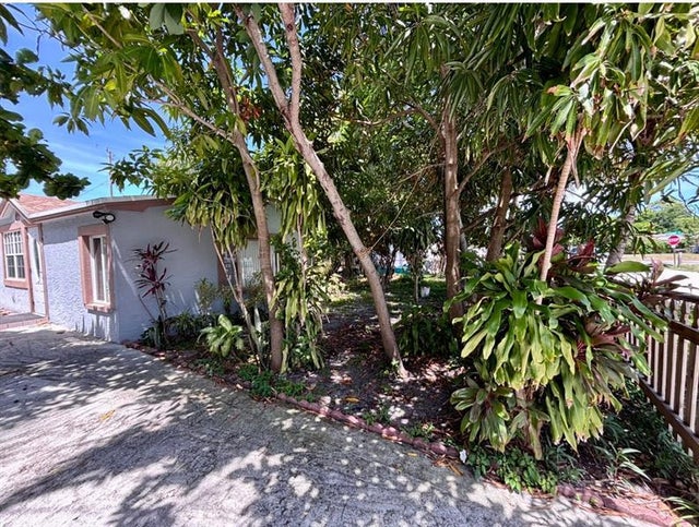 4 of 4 - 1141 S Ridge Rd, Lantana, FL