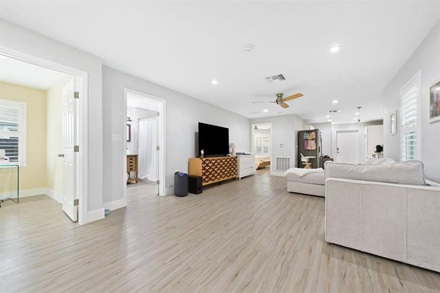 4 of 14 - 230 Sw 12 Ave, Fort Lauderdale, FL