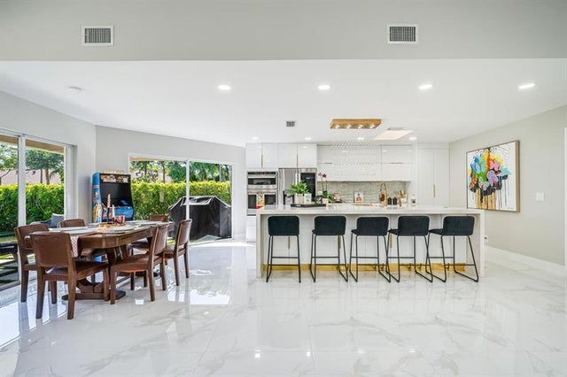 3 of 27 - 154 Coventry Pl, Palm Beach Gardens, FL