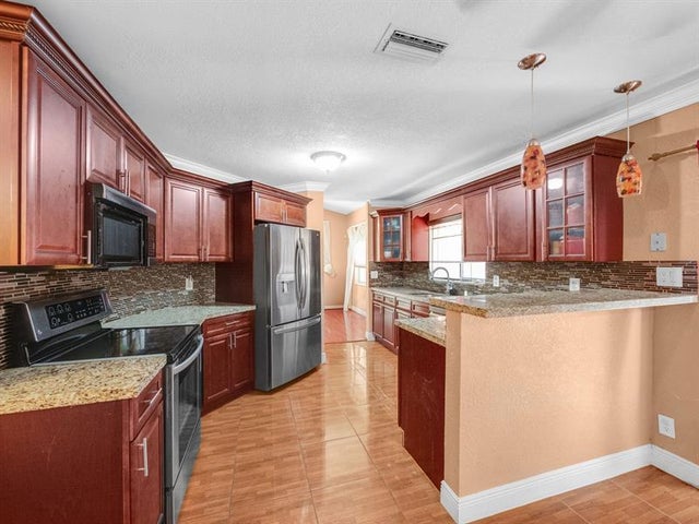 3 of 38 - 10361 Nw 11th Ct, Plantation, FL