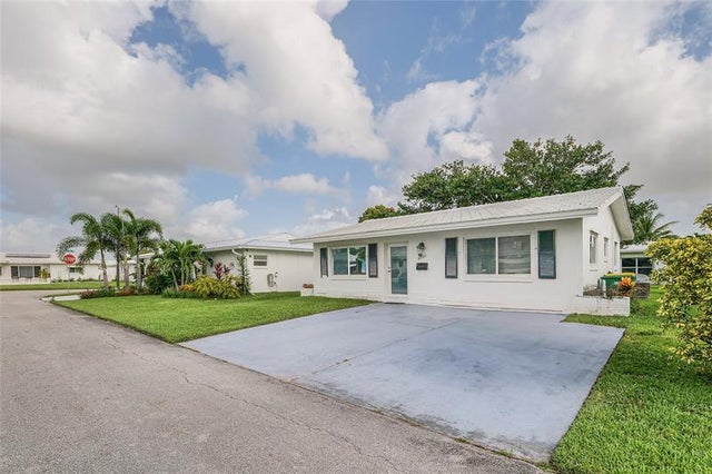 1 of 23 - 6711 Nw 72nd St, Tamarac, FL