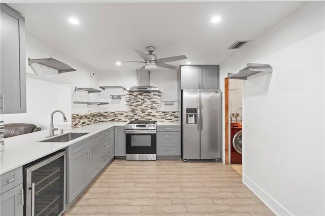 3 of 29 - 9700 Nw 10th St, Pembroke Pines, FL