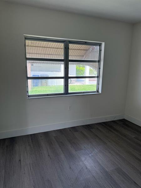 5 of 16 - 237 E Ilex Dr, West Palm Beach, FL