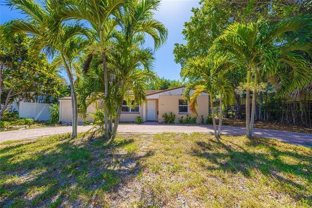 1 of 25 - 2420 Ne 7th Ave, Wilton Manors, FL