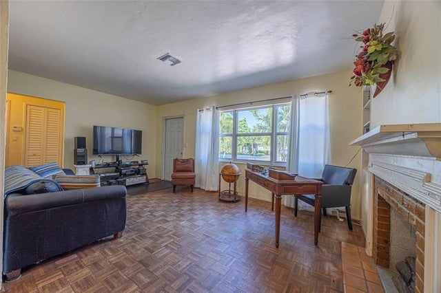 2 of 25 - 2420 Ne 7th Ave, Wilton Manors, FL