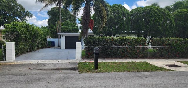 4 of 30 - 3531 Nw 1st Ct, Lauderhill, FL