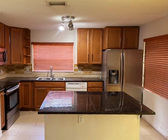 2 of 17 - 6027 Nw 45th Ter, Coconut Creek, FL