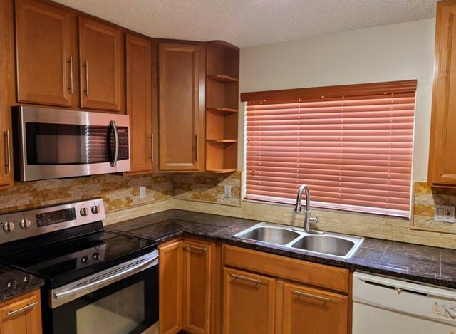 3 of 17 - 6027 Nw 45th Ter, Coconut Creek, FL