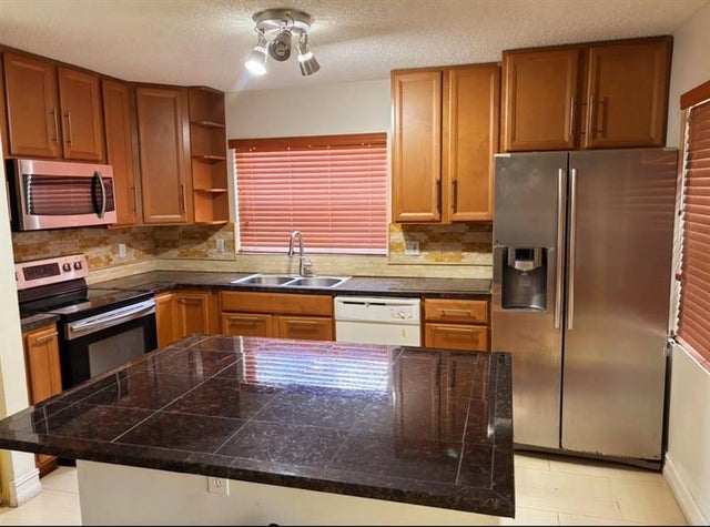 4 of 17 - 6027 Nw 45th Ter, Coconut Creek, FL