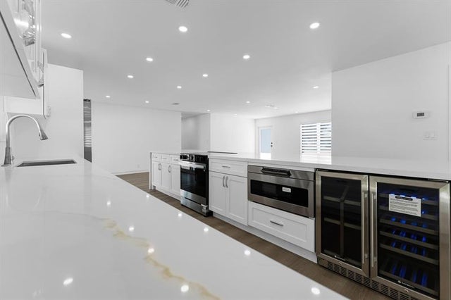 4 of 39 - 699 Ne 70th St, Boca Raton, FL