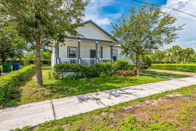1 of 15 - 313 W 13th St, Riviera Beach, FL