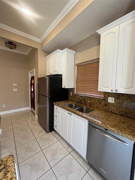 4 of 32 - 8620 Sw 12 Street, Pembroke Pines, FL