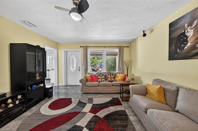 4 of 36 - 2115 Ne 15th Ave, Wilton Manors, FL