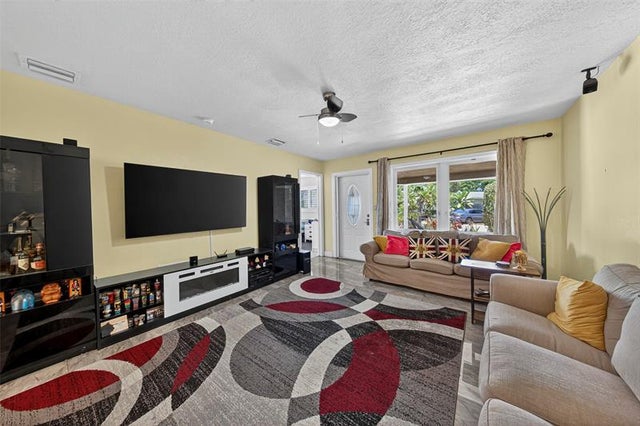5 of 36 - 2115 Ne 15th Ave, Wilton Manors, FL