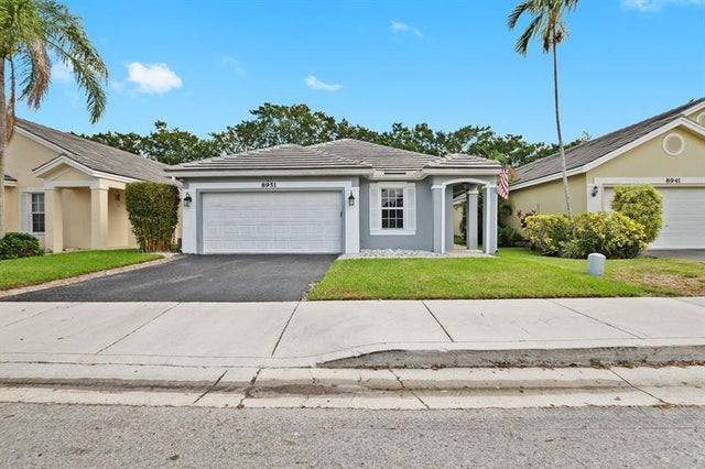 2 of 25 - 8951 Lake Park Cir N, Davie, FL