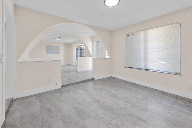 4 of 30 - 612 Clear Lake Ave, West Palm Beach, FL