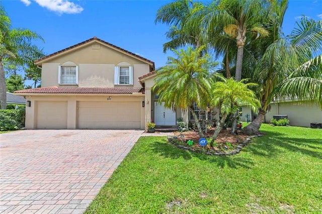 1 of 39 - 225 Park Road N, Royal Palm Beach, FL