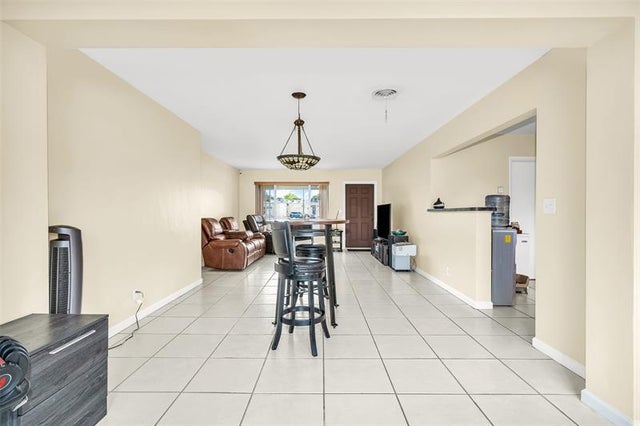 4 of 21 - 4307 Tyler St, Hollywood, FL