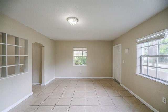 2 of 28 - 870 Ne 144th St, North Miami, FL