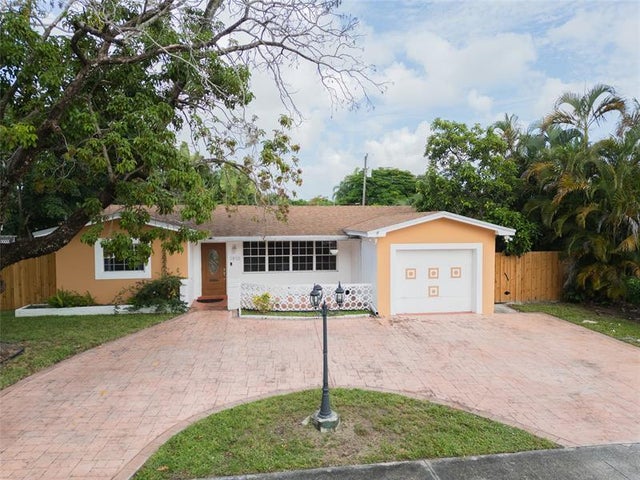 1 of 28 - 1910 N 35th Ave, Hollywood, FL