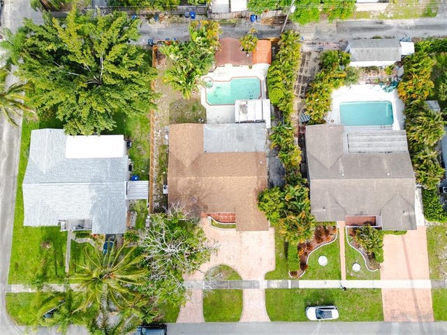 2 of 28 - 1910 N 35th Ave, Hollywood, FL