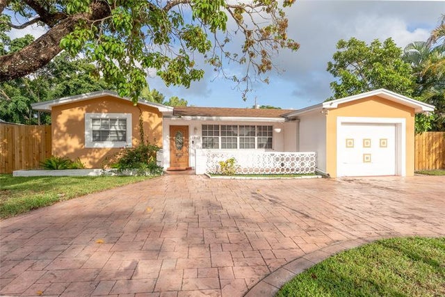 3 of 28 - 1910 N 35th Ave, Hollywood, FL