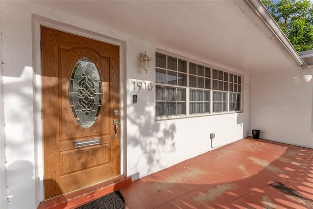 5 of 28 - 1910 N 35th Ave, Hollywood, FL