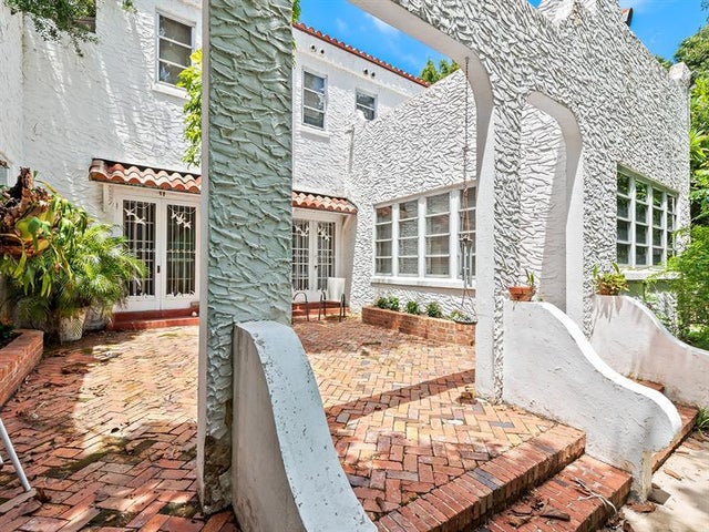 5 of 6 - 121 Rose Dr, Fort Lauderdale, FL