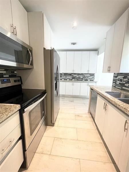 5 of 29 - 1835 Park Ln, Fort Lauderdale, FL