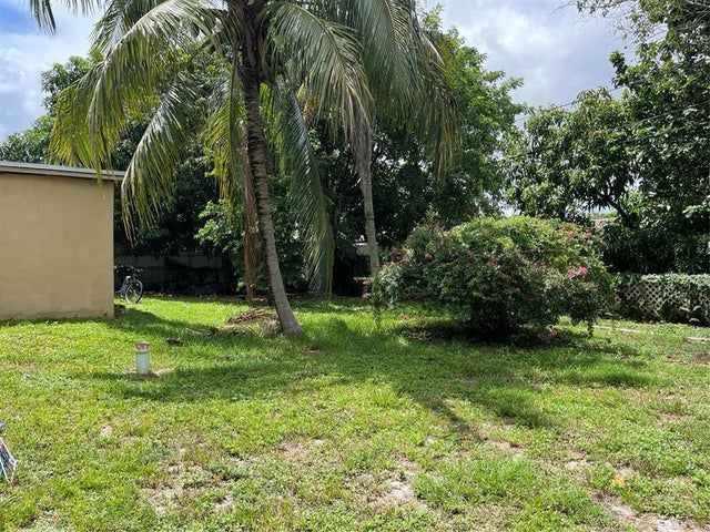 4 of 14 - 427 Ne 160th St, Miami, FL