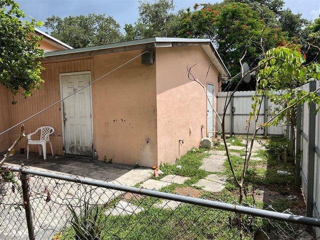 5 of 14 - 427 Ne 160th St, Miami, FL