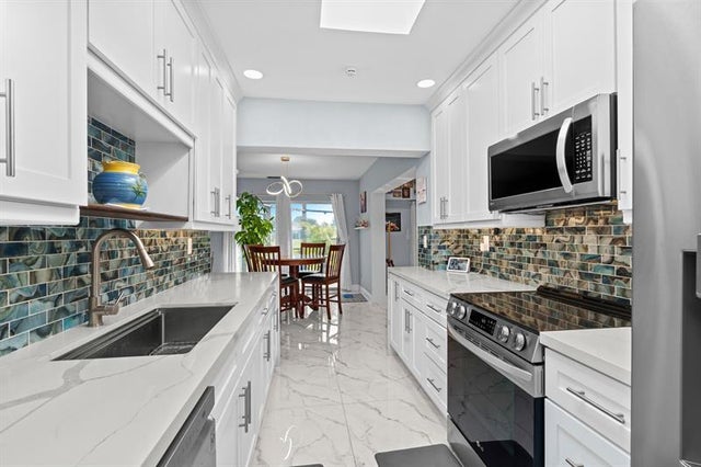 4 of 31 - 5100 Yellow Pine Ln, Tamarac, FL