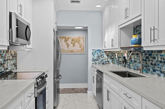 5 of 31 - 5100 Yellow Pine Ln, Tamarac, FL