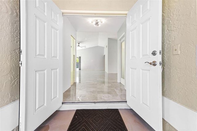 3 of 38 - 21300 Millbrook Ct, Boca Raton, FL