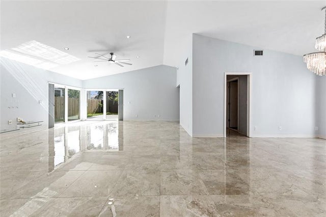 4 of 38 - 21300 Millbrook Ct, Boca Raton, FL