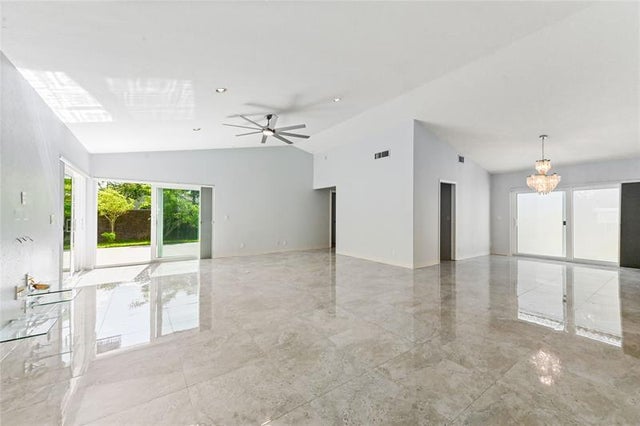 5 of 38 - 21300 Millbrook Ct, Boca Raton, FL