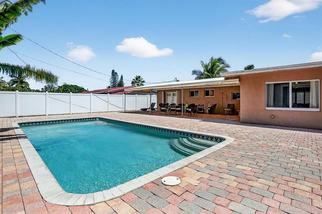 2 of 37 - 1007 Se 6th St, Deerfield Beach, FL