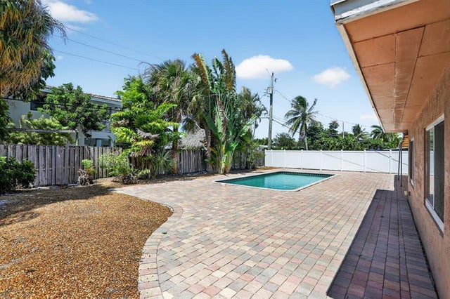 5 of 37 - 1007 Se 6th St, Deerfield Beach, FL