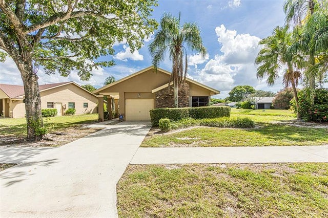 2 of 41 - 4915 Calamondin Cir, Coconut Creek, FL