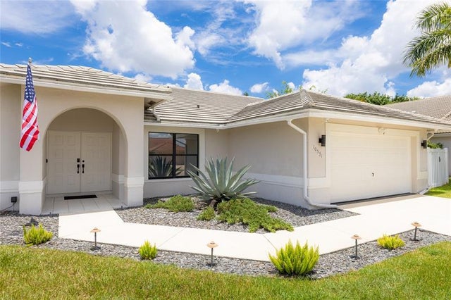 2 of 25 - 10531 Paso Fino Dr, Lake Worth, FL