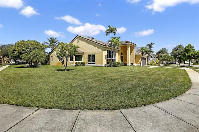 4 of 39 - 1210 Nw 193rd Ave, Pembroke Pines, FL