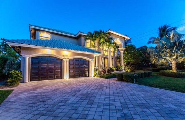 1 of 43 - 3900 Ne 25th Ave, Lighthouse Point, FL