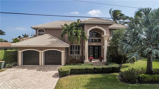 2 of 43 - 3900 Ne 25th Ave, Lighthouse Point, FL