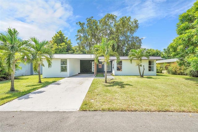 1 of 28 - 7200 Nw 68th St, Tamarac, FL