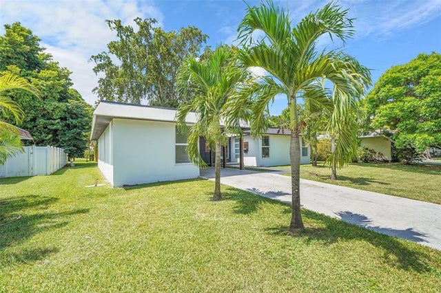 3 of 28 - 7200 Nw 68th St, Tamarac, FL